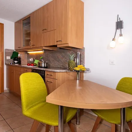 Aura Apartment *